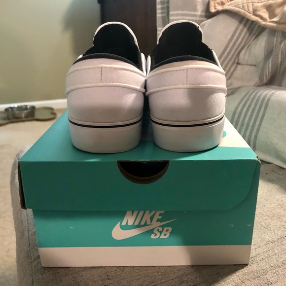 Nike slip on sneakers - Picture 4 of 5